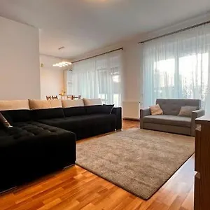  Apartament Airport With Private Garden